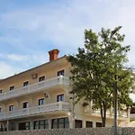 Ivanka C. Gostinjska kuća 3*